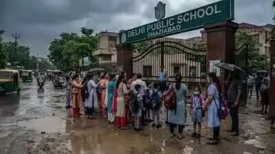 गाजियाबाद में भारी बारिश और जलभराव के कारण 10 जुलाई को स्कूल बंद