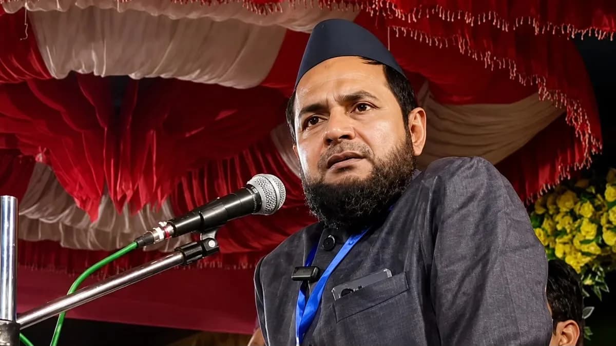 भगवान कृष्ण पर मौलाना की टिप्पणी से विवाद गहराया, कानूनी कार्रवाई की मांग