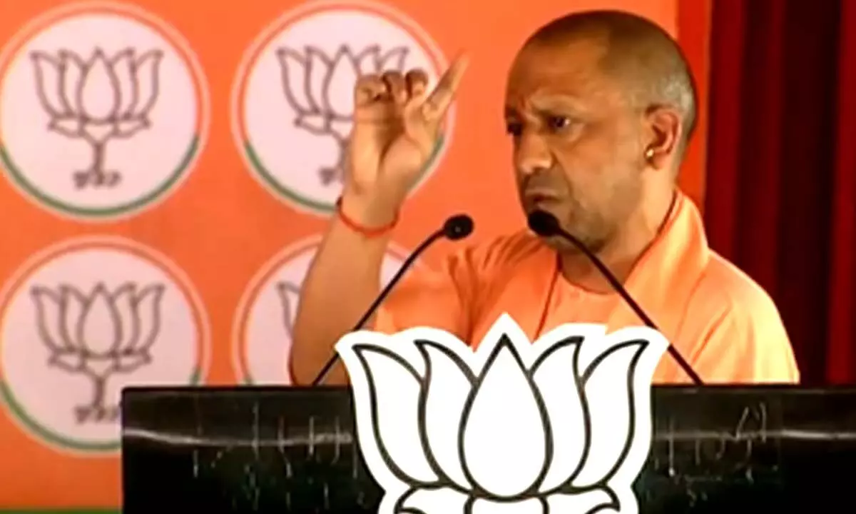 योगी ने राम भक्तों पर गोली चलाने वालों पर साधा निशाना, यूपी में छिड़ी तीखी राजनीतिक बहस