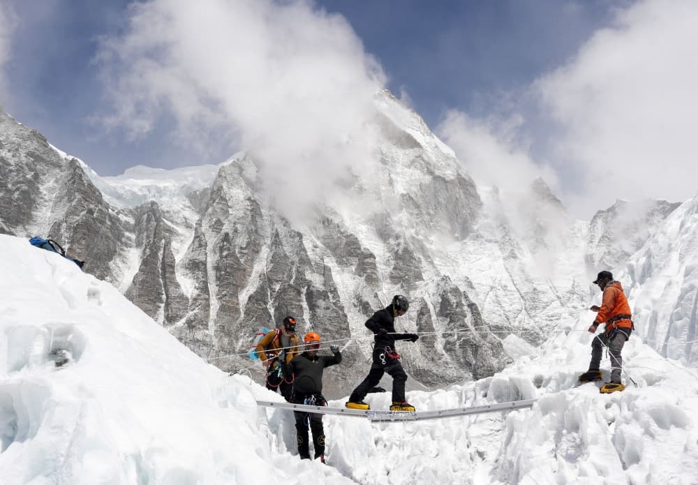 Massive Snowstorm Traps Hundreds of Trekkers in Tibet's Karma Valley