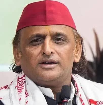 अखिलेश का भाजपा पर तीखा हमला: शिक्षा और लोकतंत्र खतरे में?