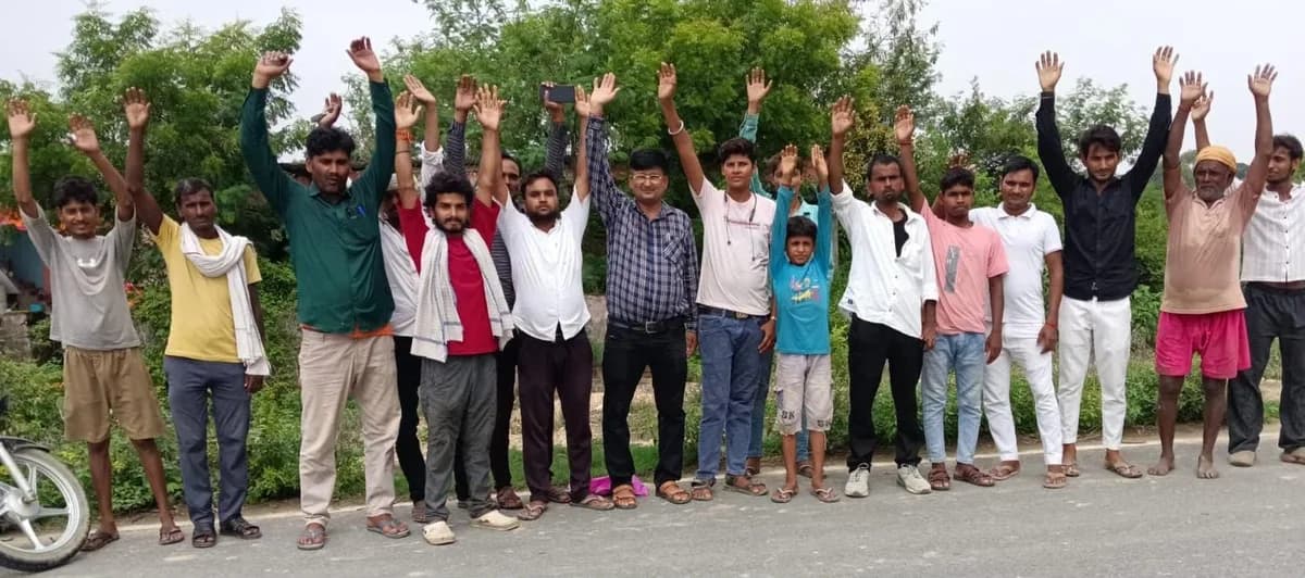 बलरामपुर: बरदौलिया में सरकारी अस्पताल की मांग पर ग्रामीणों का प्रदर्शन, सीएम पोर्टल पर शिकायत