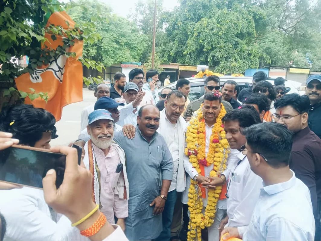 मनोज परमार का खरगोन दौरा: शोकाकुलों से मुलाकात, कार्यकर्ताओं को एकजुटता का संदेश