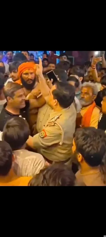 मुजफ्फरनगर में पुलिस-कांवरियों के बीच झड़प पर सियासी घमासान