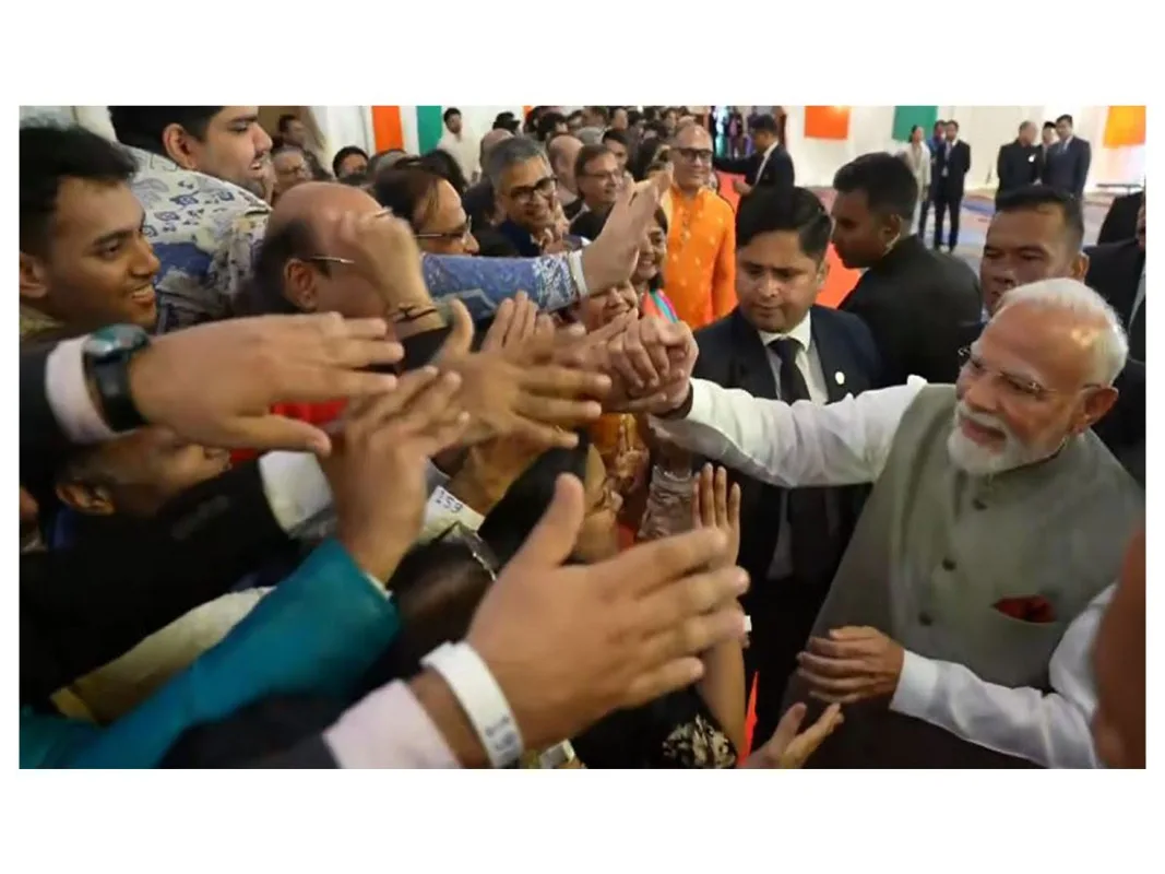 पीएम मोदी ने 3 देशों के दौरे की शुरुआत की, जकार्ता में हुआ भव्य स्वागत