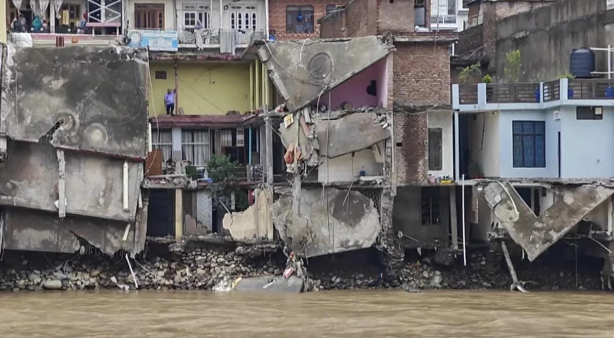 जम्मू-कश्मीर में अचानक आई बाढ़ से 11 की मौत, कई लापता; केंद्र ने पूर्ण सहायता का आश्वासन दिया