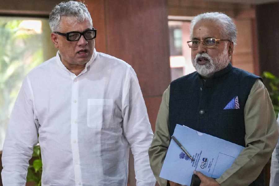 टीएमसी संकट गहराया: वरिष्ठ सांसद सुदीप बंदोपाध्याय बागी खेमे में शामिल, अमित शाह से मिले