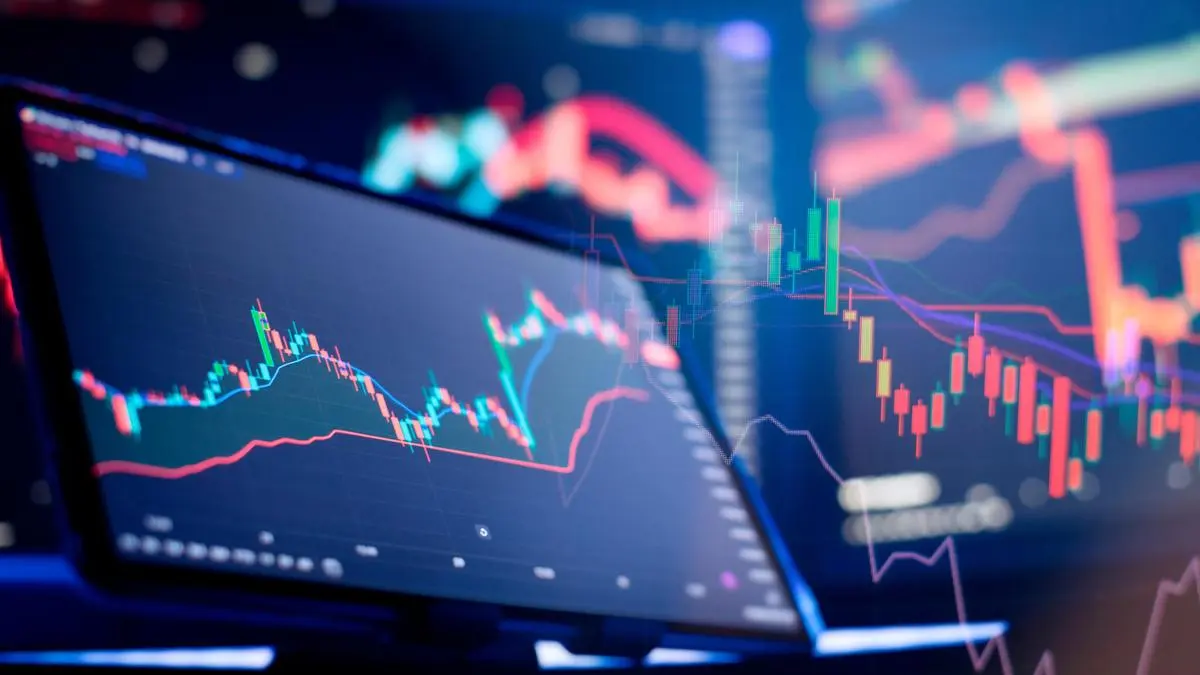 Stock markets slip as foreign investors pull out, blue-chip selling drags indices