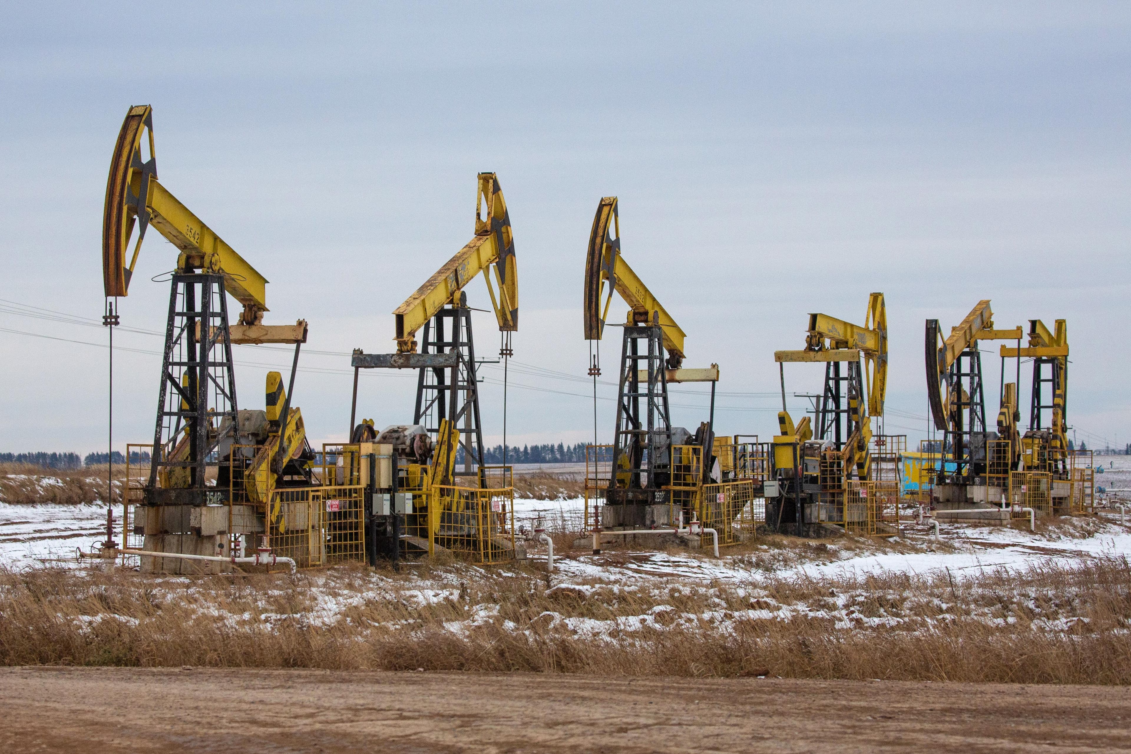 Indian Banks Open to Financing Sanctions-Compliant Russian Oil Amid US Curbs