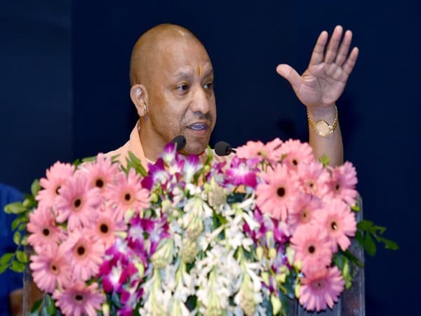 यूपी सीएम का विपक्ष पर निशाना, रामपुर में विकास पर जोर