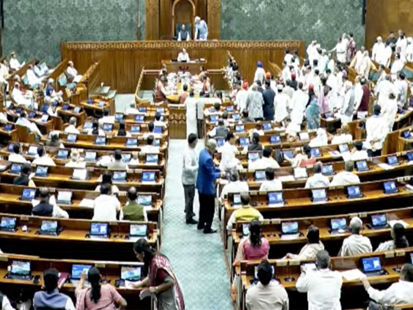 लोकसभा का मानसून सत्र के अशांत पहले दिन हंगामे के बीच स्थगन