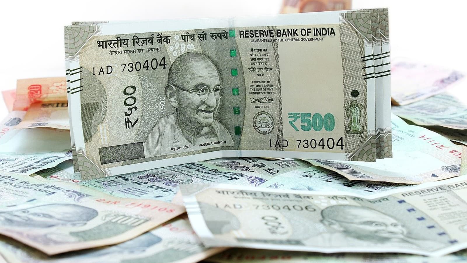 Rupee Plummets to Record Low: Breaches 95.86 Against US Dollar