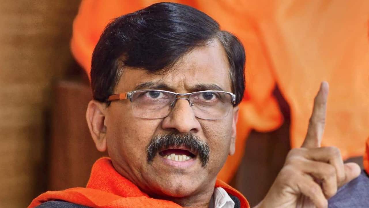 विभाजन की आशंकाओं के बीच राउत ने विद्रोही यूबीटी सांसदों पर अपशब्दों की बौछार की, 50 करोड़ रुपये की 'रिश्वत' का आरोप लगाया