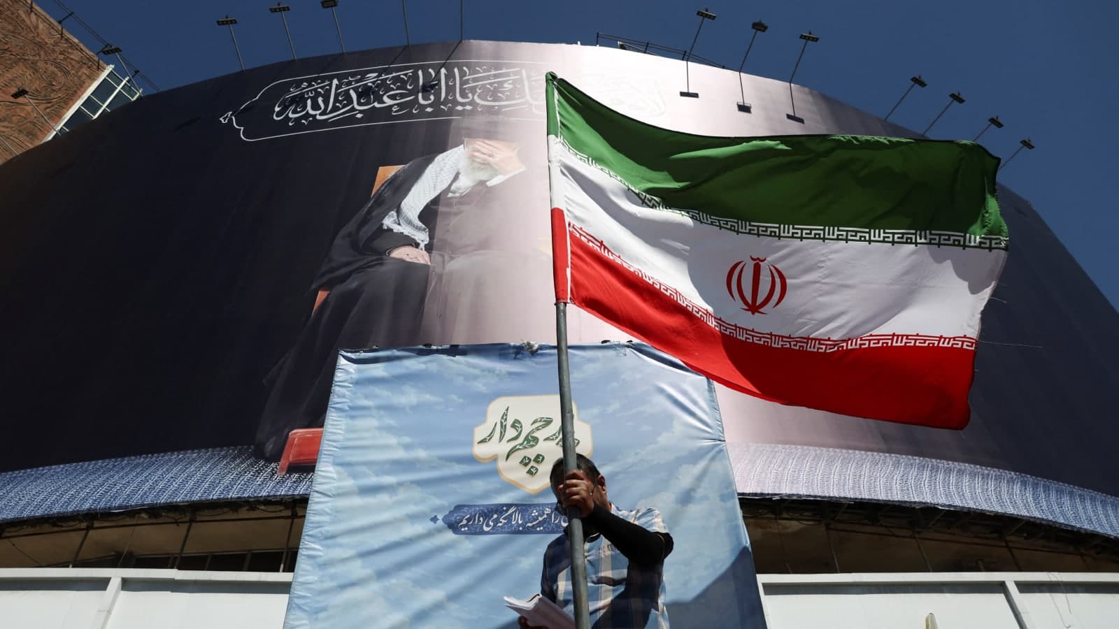 US and Iran Sign Initial Peace Deal: Sanctions Lifted, Strait Reopens, Nuclear Talks Pending