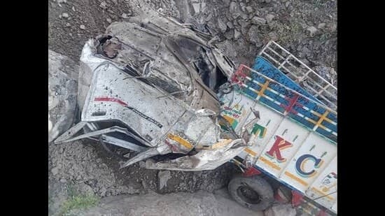 शिमला त्रासदी: दूध पिकअप रामपुर में गहरी खाई में गिरी, छह की मौत