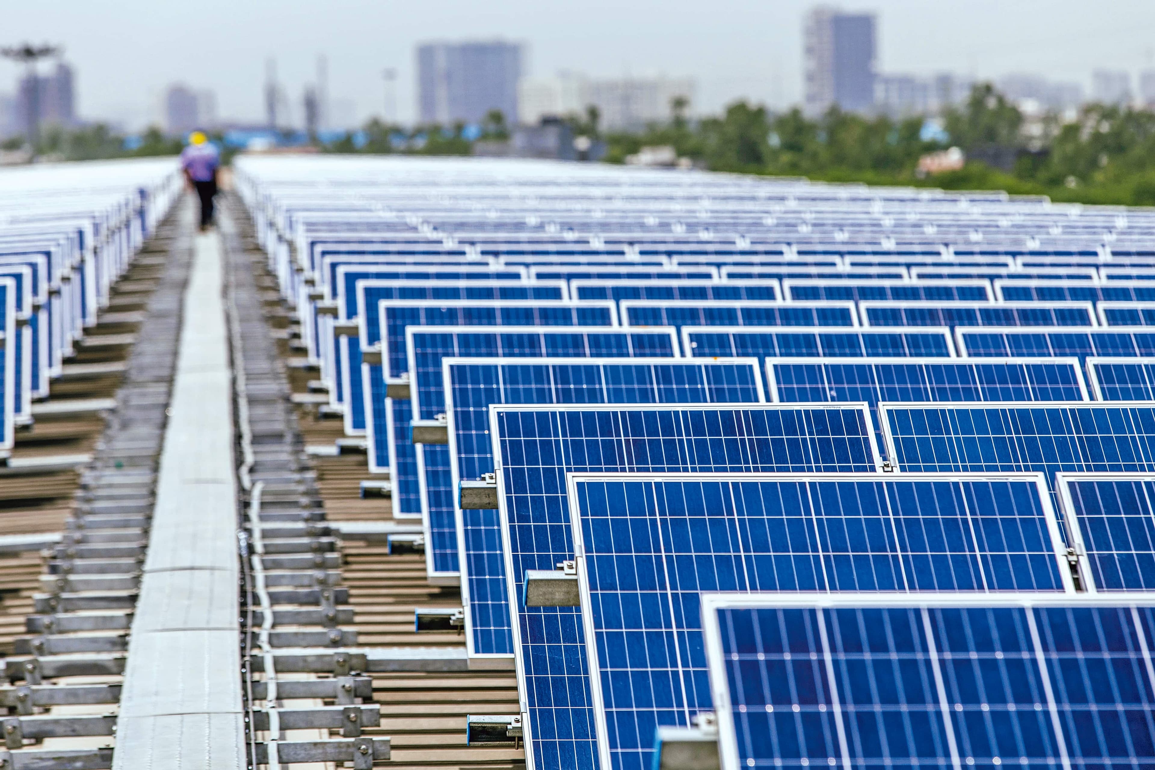 Sterling & Wilson Wins ₹1,400-Crore Solar EPC Order From Adani Green at Khavda Mega Park
